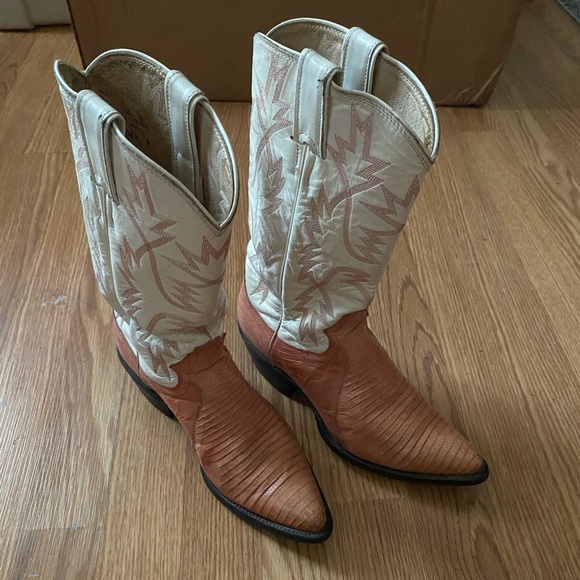 Justin Boots Shoes - Justin cowboy boots size 7B color pink and white